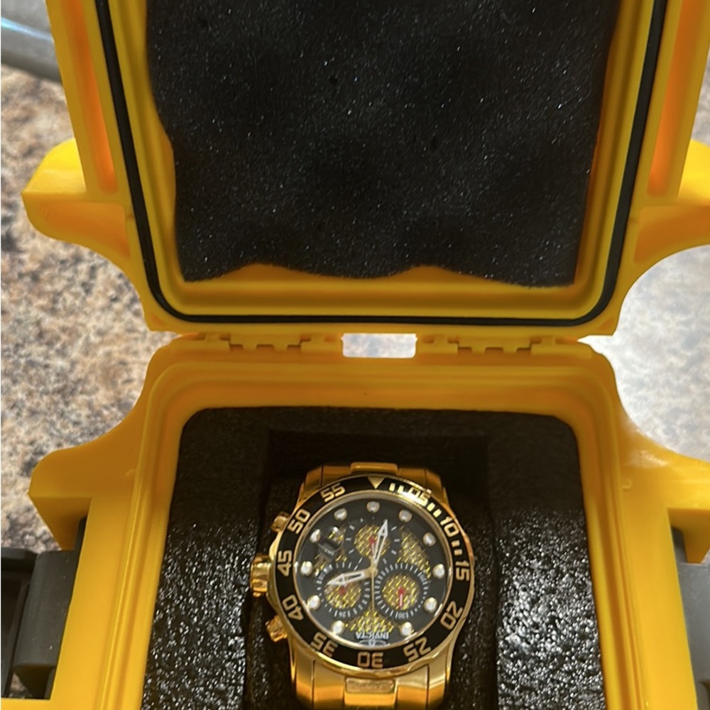 4.6  728
Invicta Men's 19837 Pro Diver Analog Display Swiss Quartz Gold Watch
